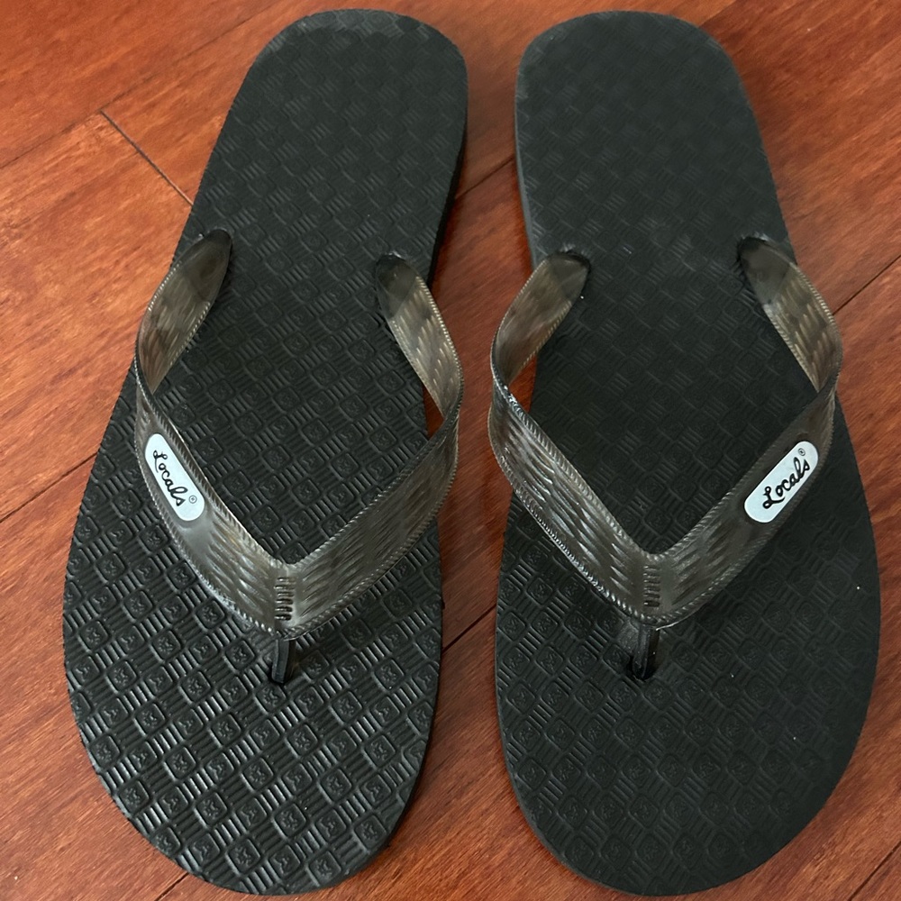 Men’s black flip flops NWOT